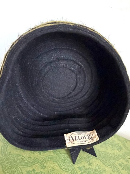 Vintage 40s Midcentury Velour Original Pillbox Toque Flat Crown Striped Hat main image 4
